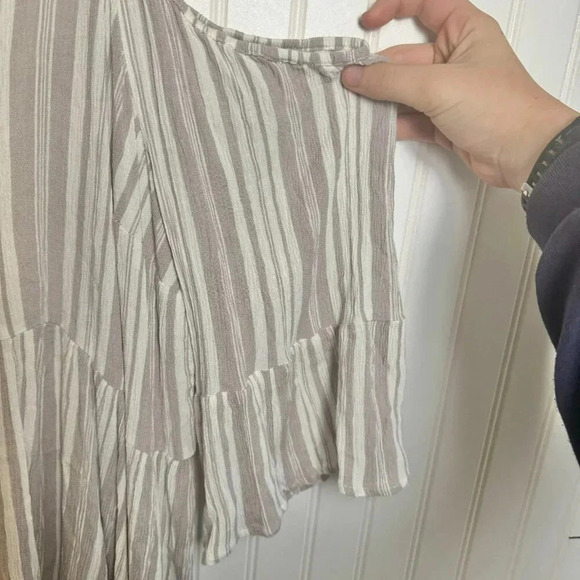 Torrid Stripe Cold Shoulder Blouse Button Front, Ruffle Sleeve 3X E9 - Picture 3 of 7